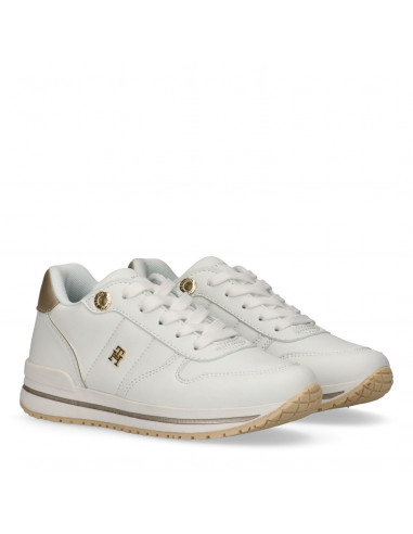Low Cut Lace-Up Sneaker