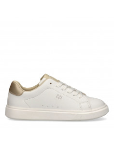 Low Cut Lace-Up Sneaker 2