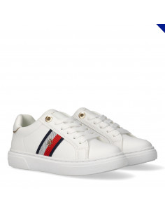 Low Cut Lace-Up Sneaker