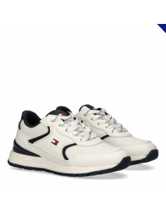 Low Cut Lace-Up Sneaker