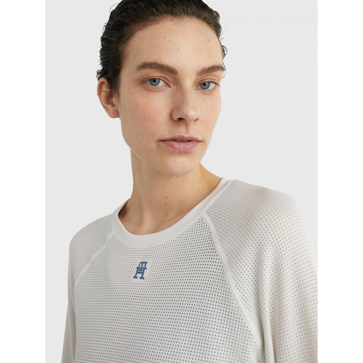 SPORT SEAMLESS LONG SLEEVE MONOGRAM TEE SPORT SEAMLESS LONG SLEEVE MONOGRAM TEE