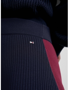 COLOUR-BLOCKED FIT AND... 2